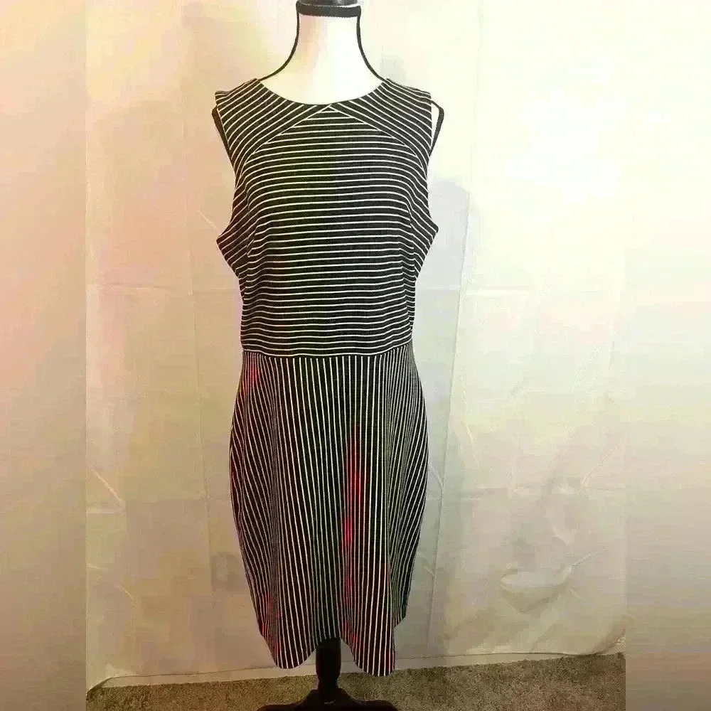 Banana Republic Black and White Striped Sleeveless Dress Womens‎ Size 14